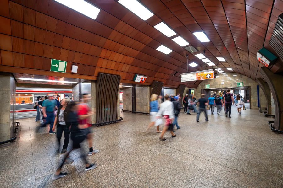V Praze přibylo případů svrabu. Hygienici připomínají, že běžná jízda MHD obvykle nepředstavuje riziko