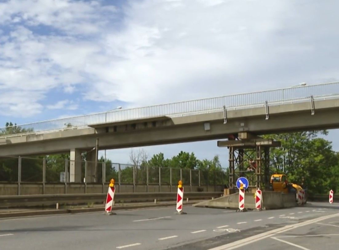 Lávku pro pěší na žižkovské Ohradě je havarijním stavu