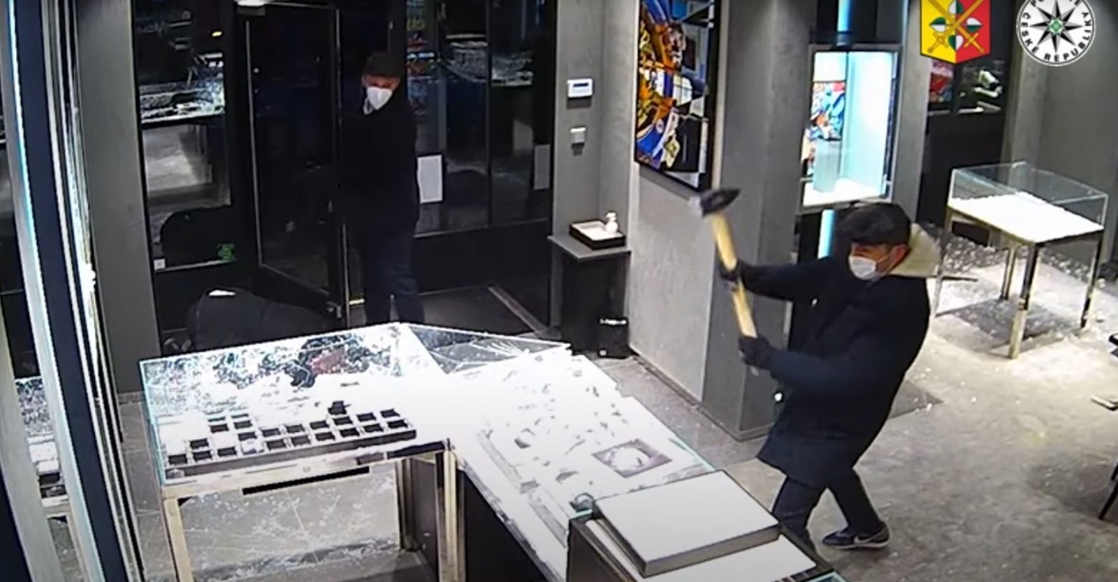 Policie odhalila po 4 letech zlodějský gang, známý jako Pink Panthers