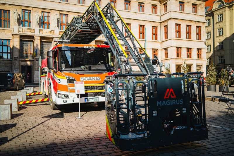 Pražští hasiči získali novou zásahovou techniku za 200 milionů korun