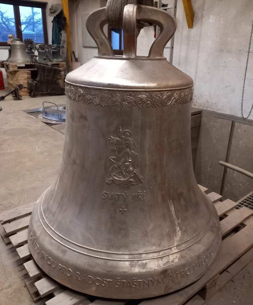 Zvon Jiří rozezní Borek: barokní zvonice získá po letech druhý hlas