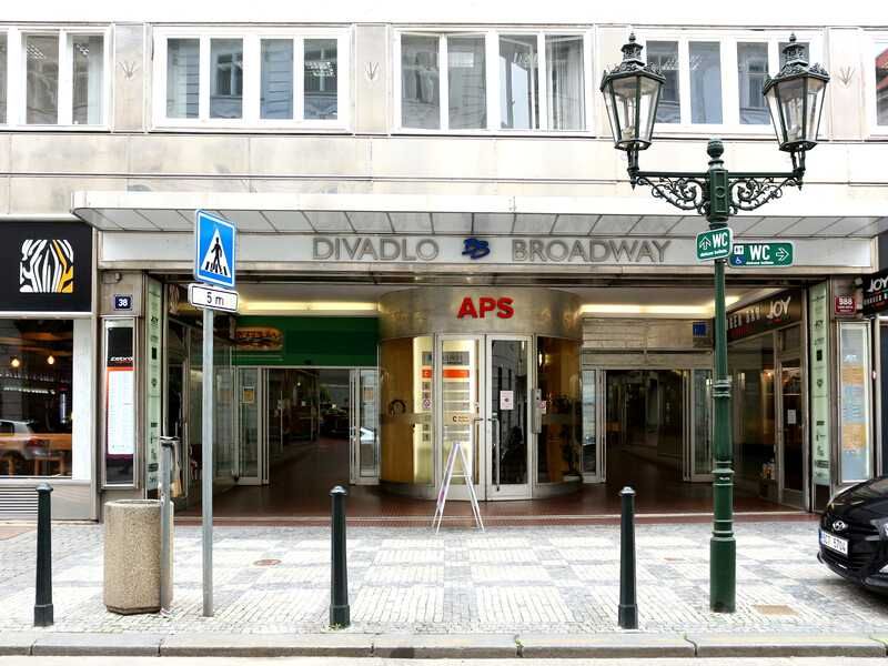Palác Broadway se prodal za rekordních 878 milionů koru
