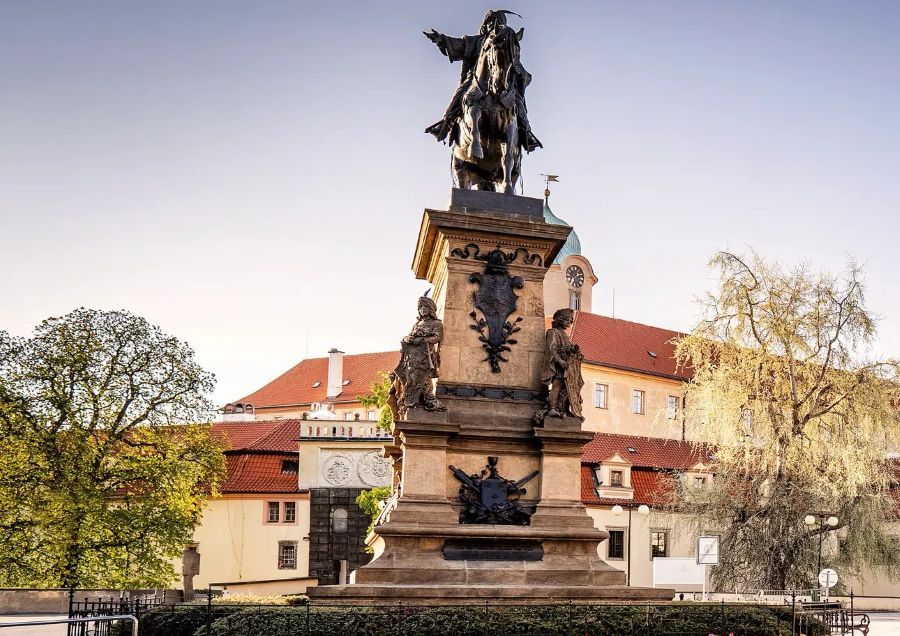 Poděbrady si připomenou 130 let od odhalení pomníku Jiřího z Poděbrad. Výročí doprovodí slavnostní nasvícení i koncert
