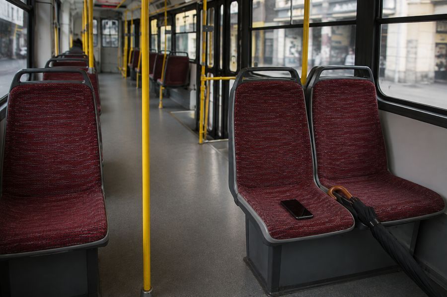 Praha od ledna eviduje přes 3 000 nalezených věcí. V MHD se objevila i mačeta nebo prsní implantát
