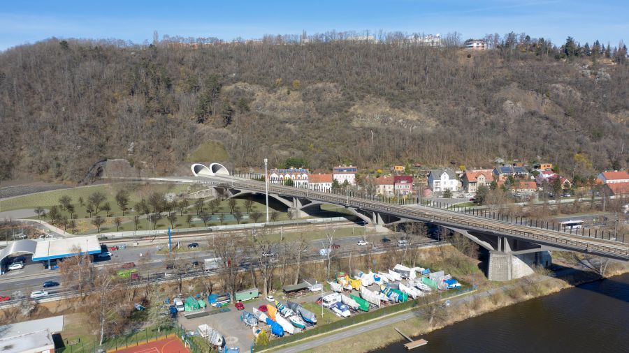 Prahu a Beroun spojí železniční tunel za 76 miliard. Cesta se má zkrátit na 13 minut, hotovo má být v roce 2044