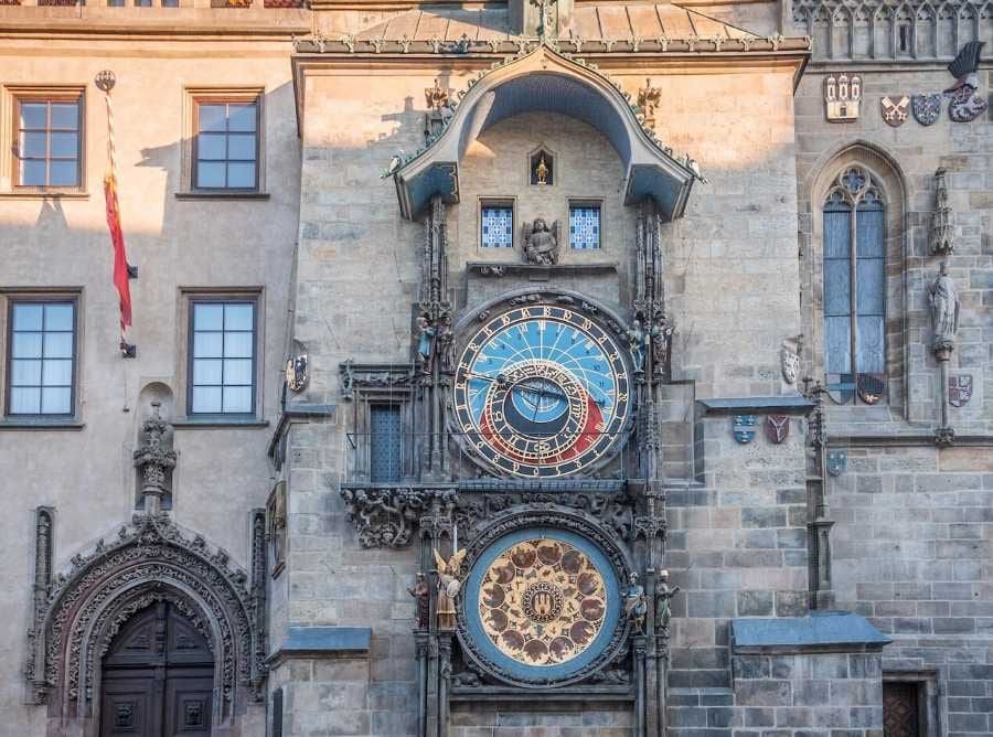 Pražský orloj připomněl oběti nehod rychlé jízdy: Smrtka zazvonila 130krát