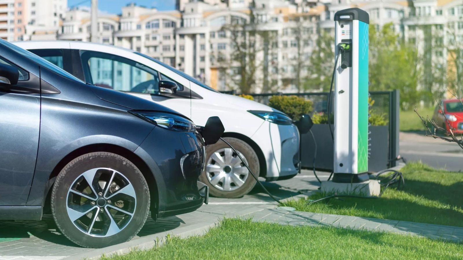 Ode dneška se ruší v Praze parkování elektromobilů zdarma