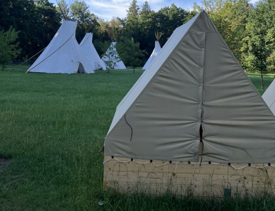 Klánovický tábor je jediný v Praze, kde děti spí ve stanech. Hygiena nenašla závažné závady