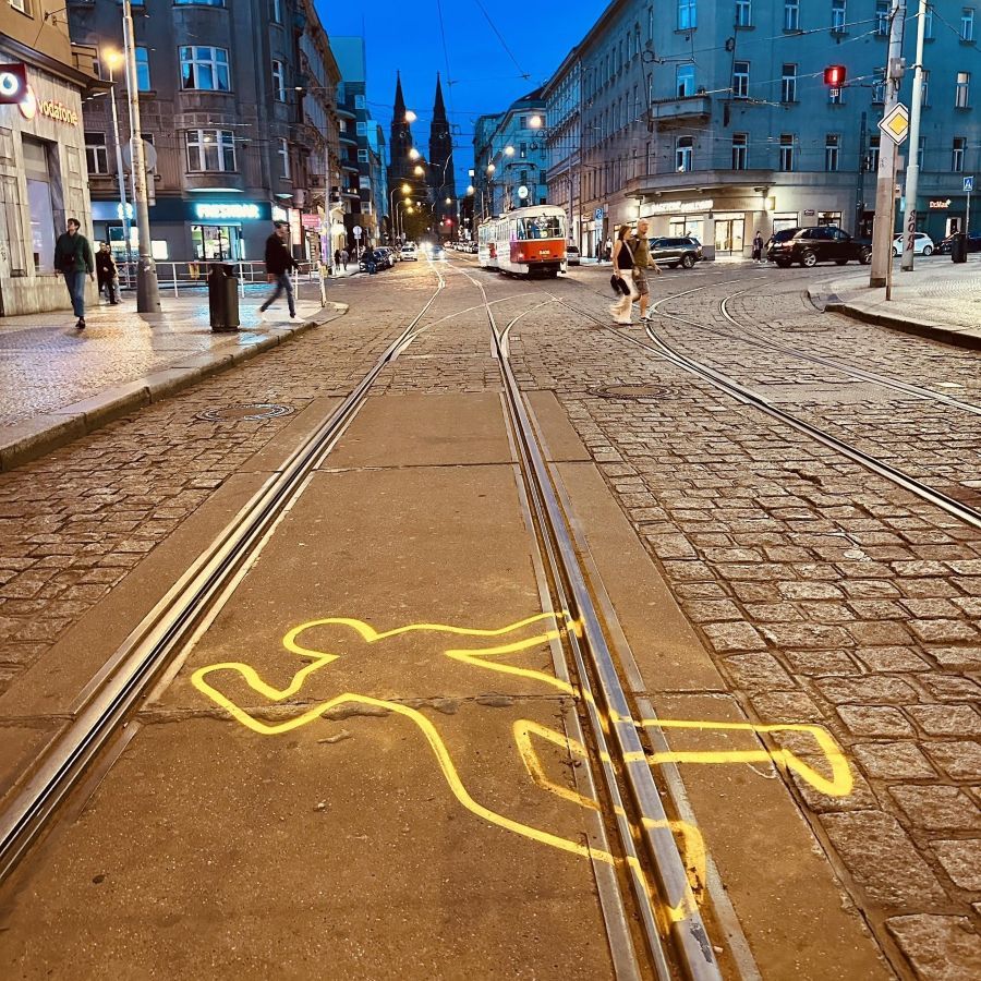Neskákej mi pod kola. Praha upozorňuje na rizika střetů tramvají s chodci