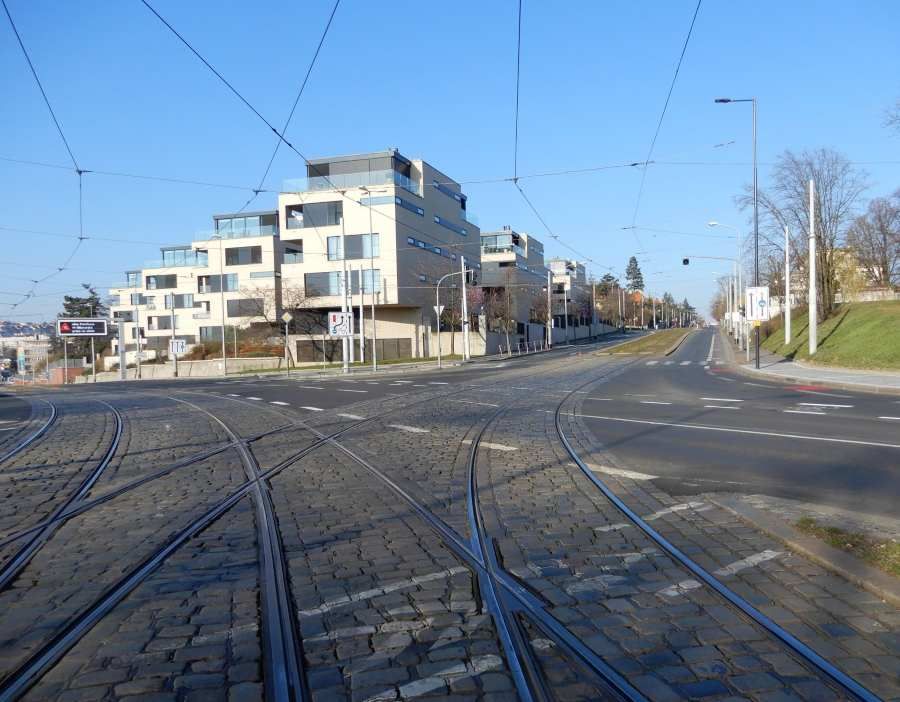Praha 6 navrhuje úpravy Patočkovy ulice: přibýt má pruh pro autobusy, cyklopruh zanikne