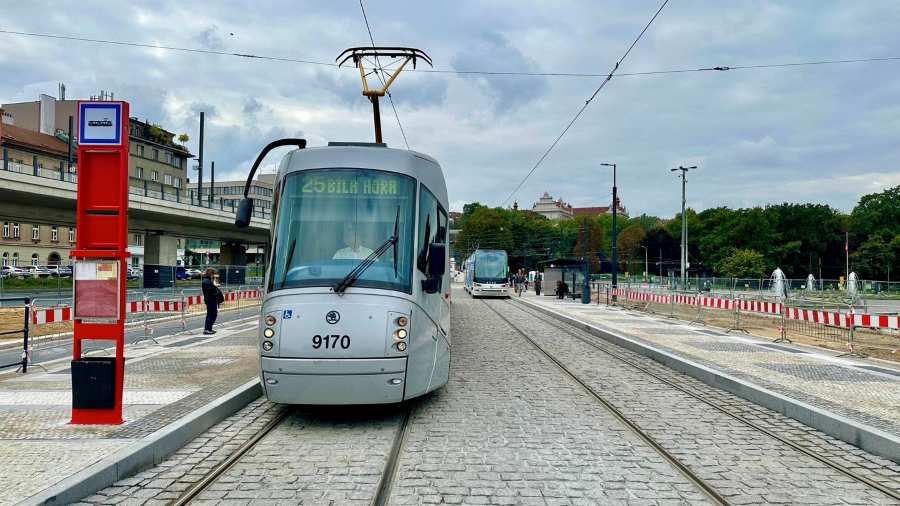 Tramvaje zpět na trase: Holešovice opět propojeny!