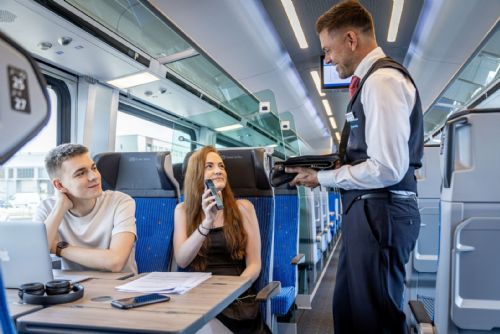 obrázek:Studentům cestování vlakem ulehčí novinka. ISIC nově propojíte s aplikací Můj vlak