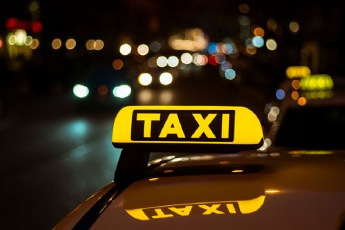 obrázek:Taxikáři mohou v Praze čelit zkouškám z češtiny a místopisu. Sněmovna dala obcím možnost je zavést