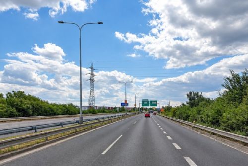 obrázek:Cínoveckou ve směru do centra čeká oprava. Práce na 4,3 kilometru dlouhém úseku potrvají do 10. prosince
