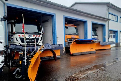 obrázek:Středočeští silničáři mají před zimou 45 tisíc tun soli a přes 200 sypačů. Přibyly meteostanice i haly na sůl