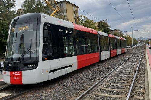 obrázek:Policie zadržela muže, který v tramvaji 22 na Malé Straně vytáhl nůž kvůli pláči dítěte
