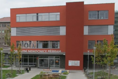 obrázek:Nemocnice Příbram rozšířila léčbu endometriózy o robotické operace a získala certifikaci EuroEndoCert