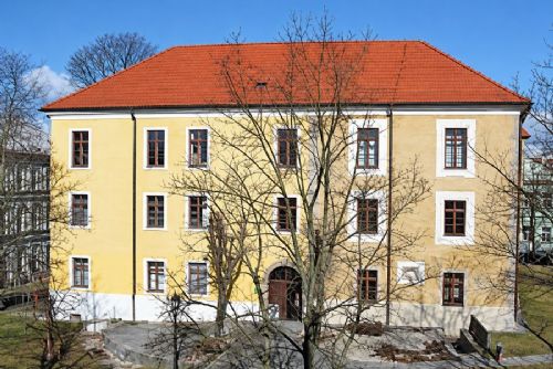 obrázek:Příbram otevřela Inventuru – Devadesátky Karla Babíčka. Výstava potrvá do 10. ledna 2027