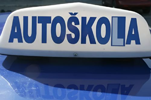 obrázek:Pražští žáci autoškol čekají na závěrečné zkoušky i několik měsíců. Magistrátu chybí šest komisařů