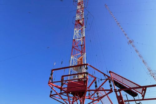 obrázek:Liblické vysílače padly k zemi. Dva 355metrové stožáry zničil řízený odstřel