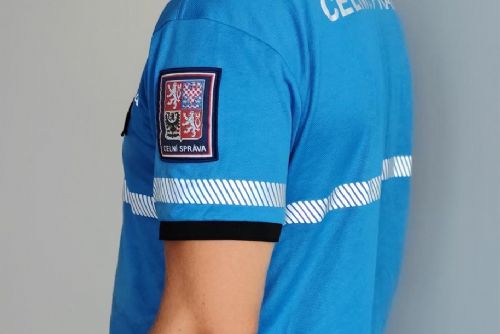 obrázek:Celník na pražském letišti měl podle GIBS brát úplatky za rychlejší odbavení zásilek