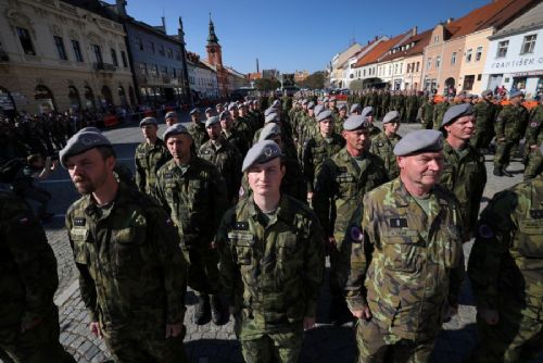 obrázek:Rakovnický prapor se stal plukem. Armáda plánuje zvýšit stav na 1 200 vojáků