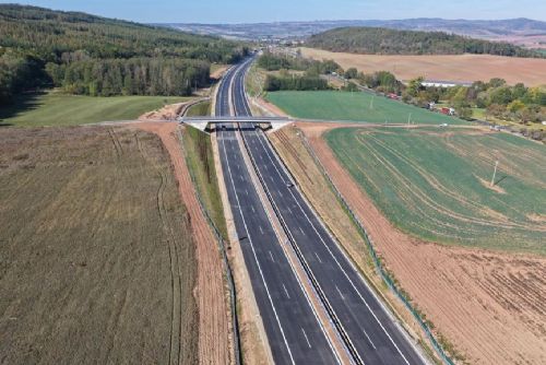 obrázek:D6 u Lubence se prodloužila o 2,2 kilometru. ŘSD chce spojit Prahu s Karlovými Vary do roku 2029