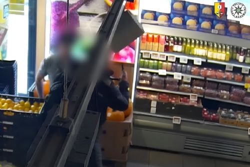 obrázek:Muž po krádeži v supermarketu v Praze 6 zaútočil nožem na ostrahu. Je obviněn z vydírání