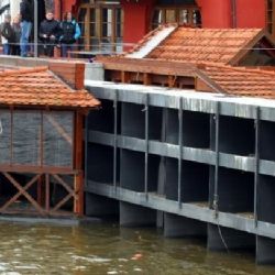 Hladina Vltavy a dalších řek se zvýšila. Uzavírají se vrata na Čertovce, náplavky a přívozy