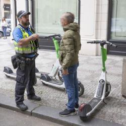 Městská policie v rámci čtyřdenní dopravně bezpečnostní akce znovu kontroluje provoz elektrokoloběžek v Praze