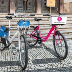 Nové memorandum o poskytování sdílených kol má zajistit lepší fungování bikesharingu na území Prahy