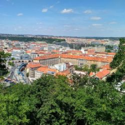 Praha plánuje uzavřít strategické směny pozemků za 2,2 miliardy korun. Výměnou se státem by získala například Zámek Veleslavín či Kasárny Karlín