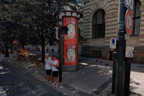 Foto: Praha schválila nová pravidla pro plakátovací plochy, plakátovací sloupy dostanou novou podobu