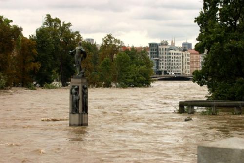 Foto: Prahu před 20 lety zasáhly ničivé povodně, dnes je základní síť protipovodňové ochrany dokončena a dále se zdokonaluje