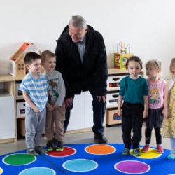 Pražský primátor navštívil v Dolních Měcholupech novou služebnu strážníků i komunitní centrum