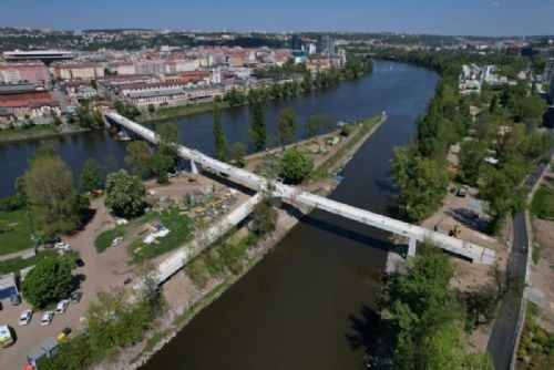 Foto: Štvanická lávka se uchází o titul Stavba roku 2023
