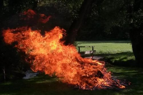 Foto: V Praze platí od dnešních 12:00 hodin až do odvolání zákaz rozdělávání ohňů na rizikových místech