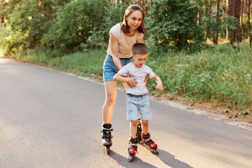 obrázek:Děti v Česku se hýbou méně než jejich rodiče, chybí jim hodina denně. Stát i školy hledají řešení