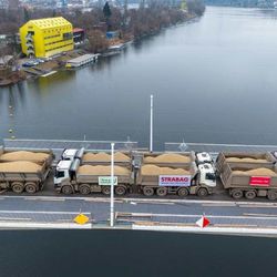 Dvorecký most úspěšně prošel zatěžovací zkouškou, otevření se plánuje na duben 2026