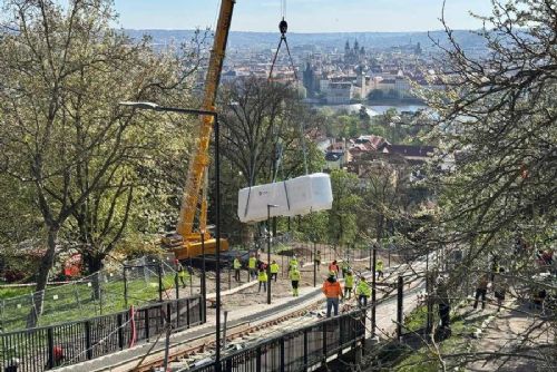obrázek:Petřínská lanovka má nové vozy, provoz se plánuje obnovit v září 2026