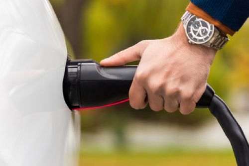 obrázek:Praha 9 získala nový ultrarychlý dobíjecí hub, PRE v Novovysočanské rozšiřuje infrastrukturu pro elektromobily