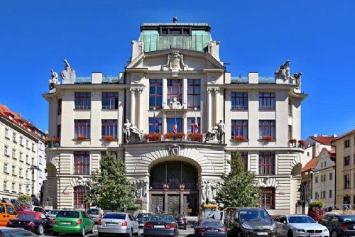 obrázek:Praha zakončila 2022 s přebytkem 21,5 miliardy: klíčové nákupy, nevyužité fondy