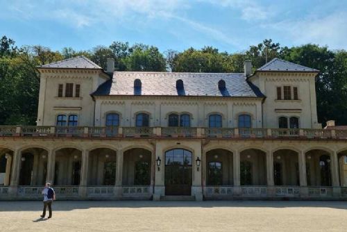 obrázek:Šlechtova restaurace ve Stromovce zůstává nedokončená i po letech rekonstrukce