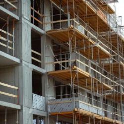 Téměř polovina Čechů považuje dostupné bydlení za zásadní problém