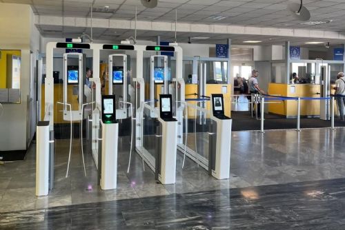 obrázek:Vtip o teroristovi kvůli powerbance zastavil rodinný odlet z Letiště Václava Havla