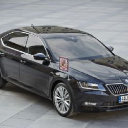 ŠKODA Superb je novou limuzínou pro prezidenta ČR