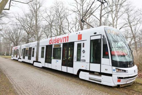 obrázek:Duševní tramvaj v Praze připomíná dostupnou pomoc v psychické tísn
