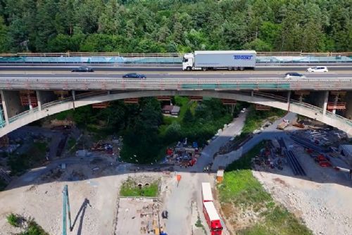 obrázek:Dvě noční uzavírky D1 u Šmejkalky. Řidiči pojedou objížďkou přes Benešov