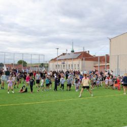 Kožlany otevřely nové multifunkční hřiště za 19 milionů. Sloužit bude i veřejnosti