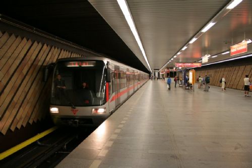 obrázek:Metro C bude od 4. do 10. července uzavřeno mezi Holešovicemi a Pražského povstání kvůli modernizaci zabezpečení